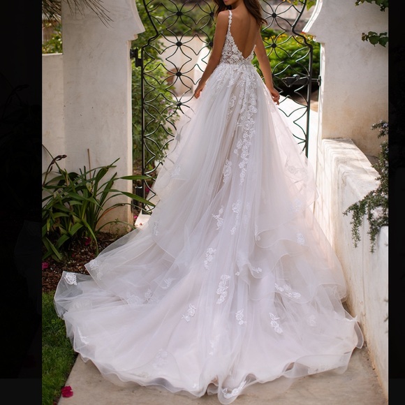 Deep Sweetheart Tulle Wedding Gown w/ Lace Bodice - Picture 1 of 6